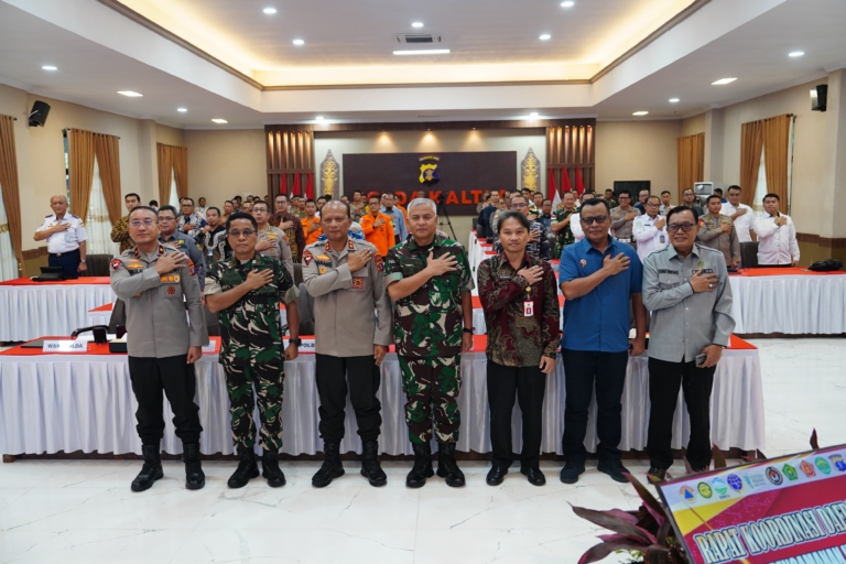 Pangdam VI/Mulawarman Hadiri Rakorda Lintas Sektoral dalam Rangka Kesiapan Pengamanan Idul Fitri 1446 H